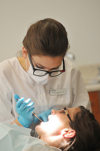 How Can a Career in Dental Assisting Benefit You?